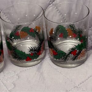 Libby Glasses Christmas Holly Pine cones Set Of 4 Vintage Clear Green, Red
